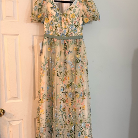 Brand New Never Worn Azazie Embroidered Floral Dress - Picture 2 of 5